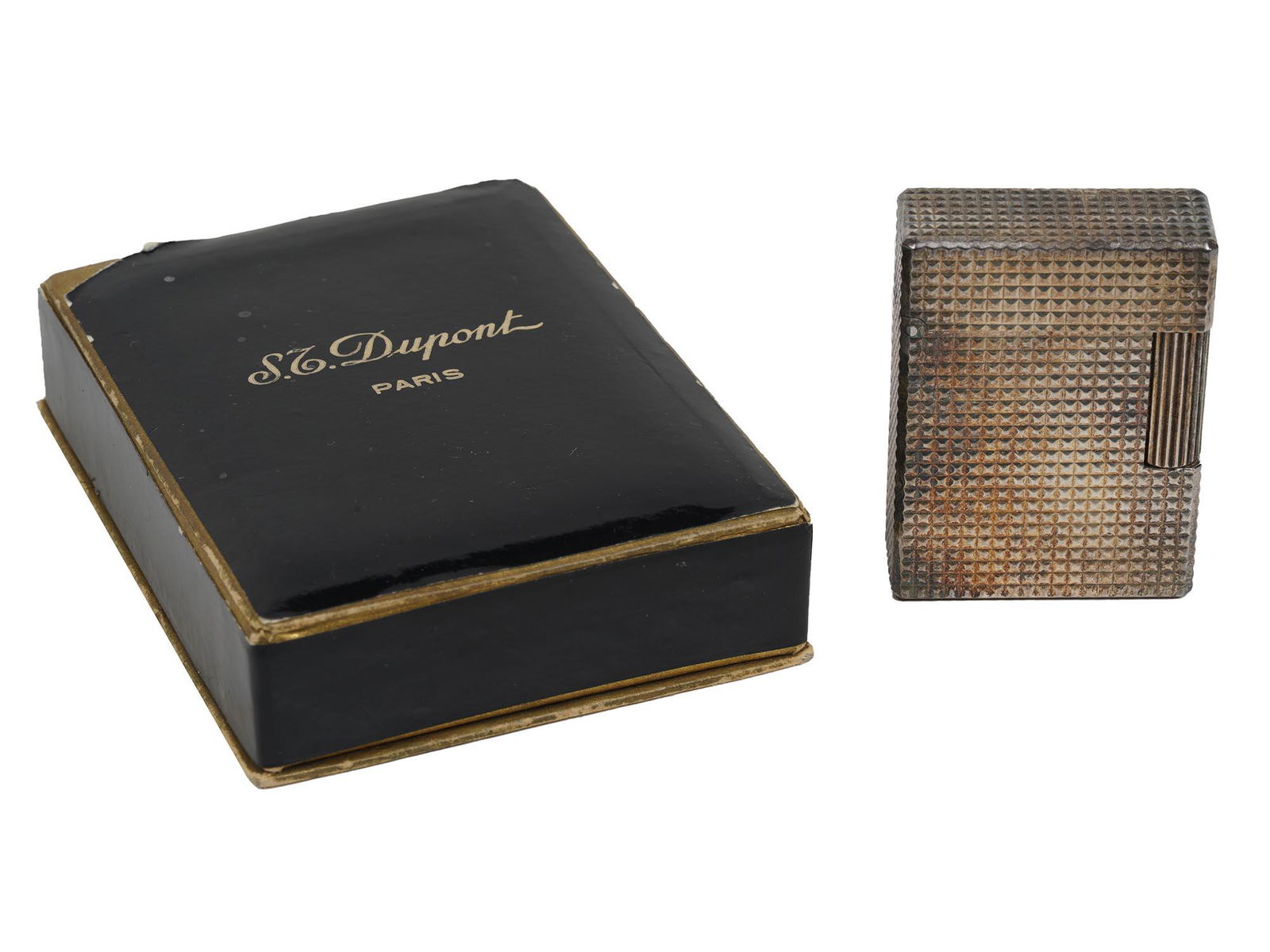 A VINTAGE DUPONT SILVER PALTED LIGHTER IN A BOX (1 of 10)
