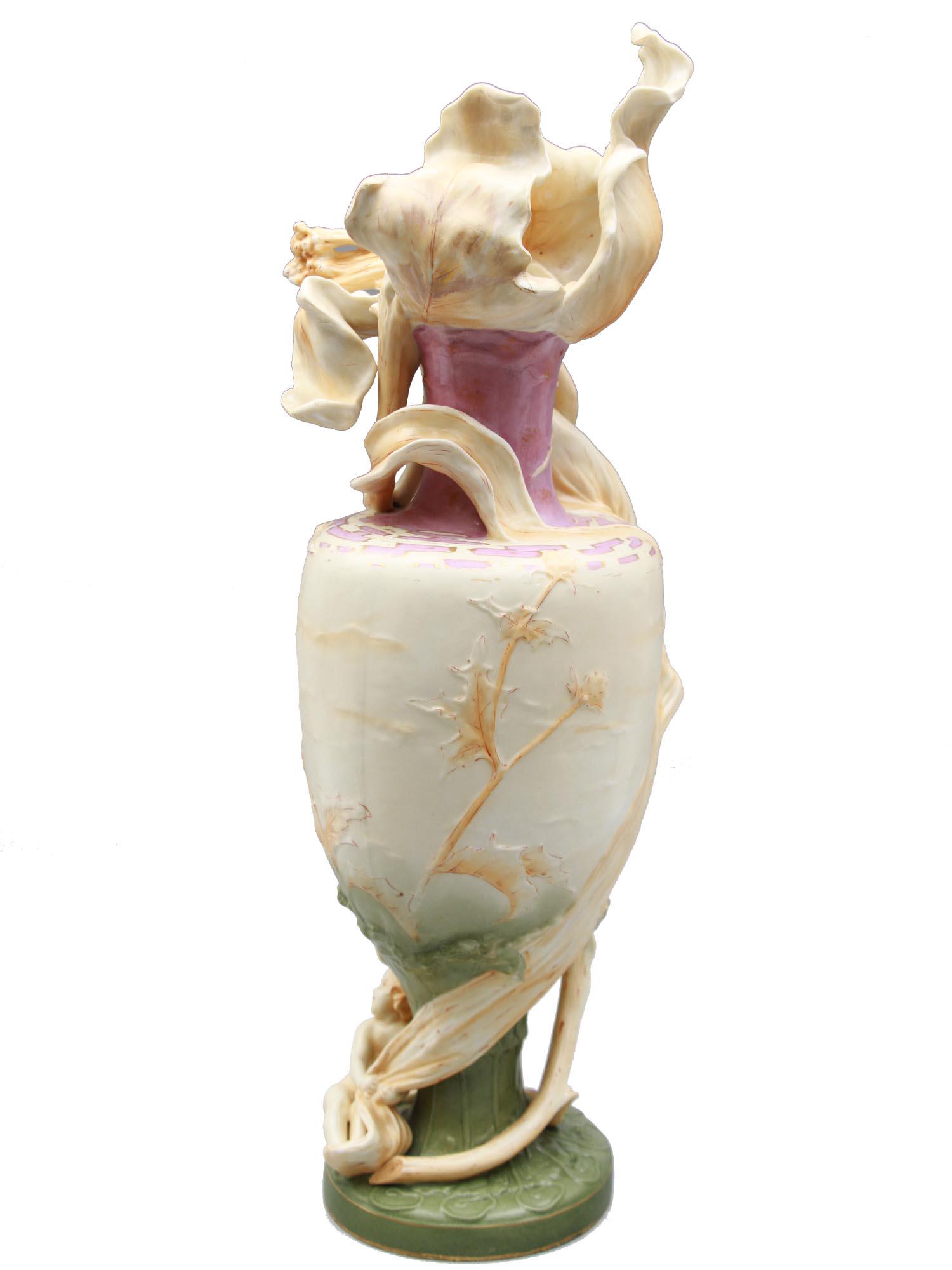 GERMAN RUDOLSTADT VOLKSTEDT PORCELAIN FIGURE VASE (1 of 10)