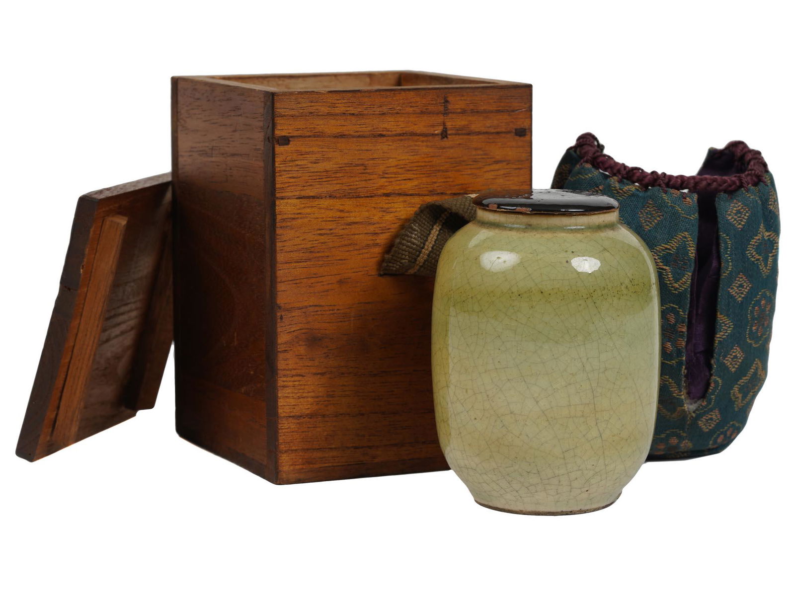 A CHINESE EARLY CELADON PORCELAIN TEA JAR IN BOX (1 of 6)