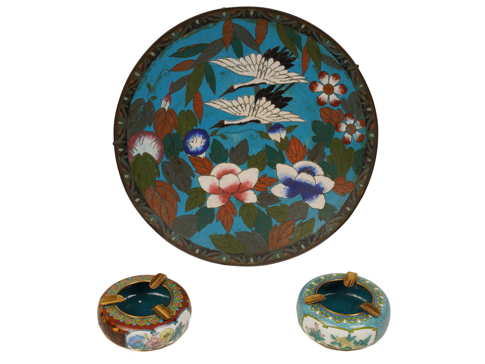 A LOT OF CHINESE ENAMEL PLATE & PAIR OF ASH TRAYS (1 of 6)