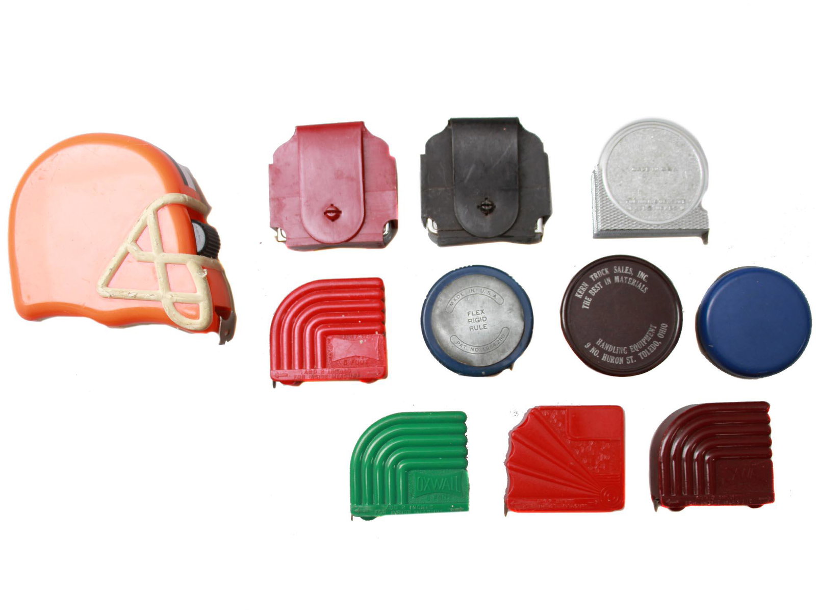 A SET OF VARIOUS VINTAGE MEASURING TAPES (1 of 7)