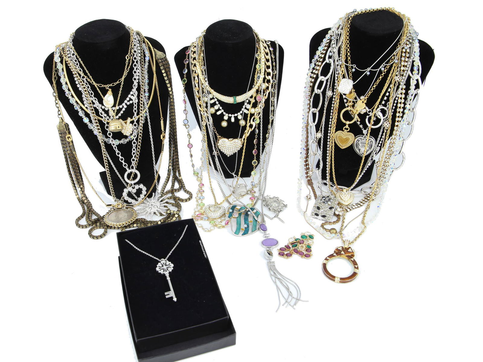 LARGE COLLECTION OF COSTUME JEWELRY NECKLACES (1 of 8)