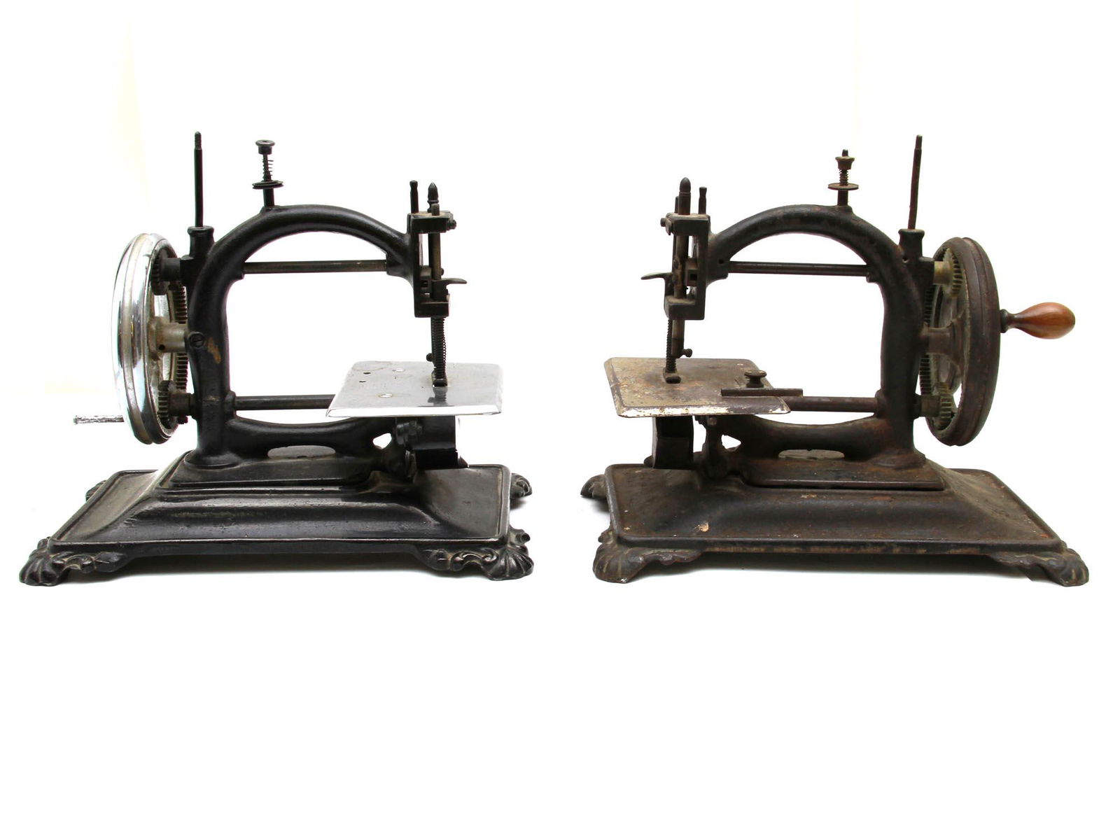 TWO VINTAGE ORIGINAL EXPRESS SEWING MACHINES (1 of 7)