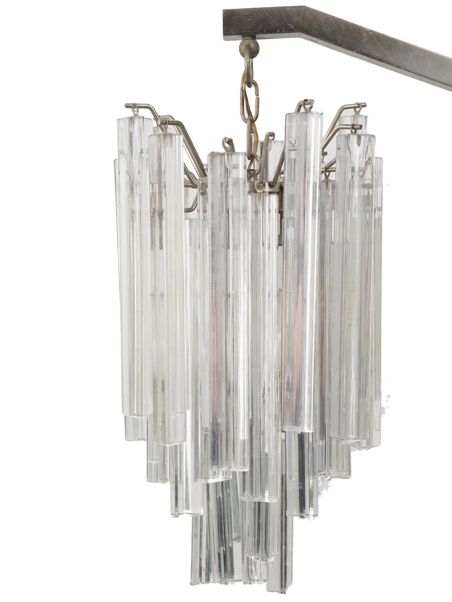 VINTAGE 1970S ITALIAN VENINI CLEAN GLASS CHANDELIER: A vintage Italian mid-century modern clear glass triangle prisms chandelier pendant in the style of Venini made by Camer. Circa the 1970s. Dimensions: 40" in Tall. 17" in Deep. All measurements are ap