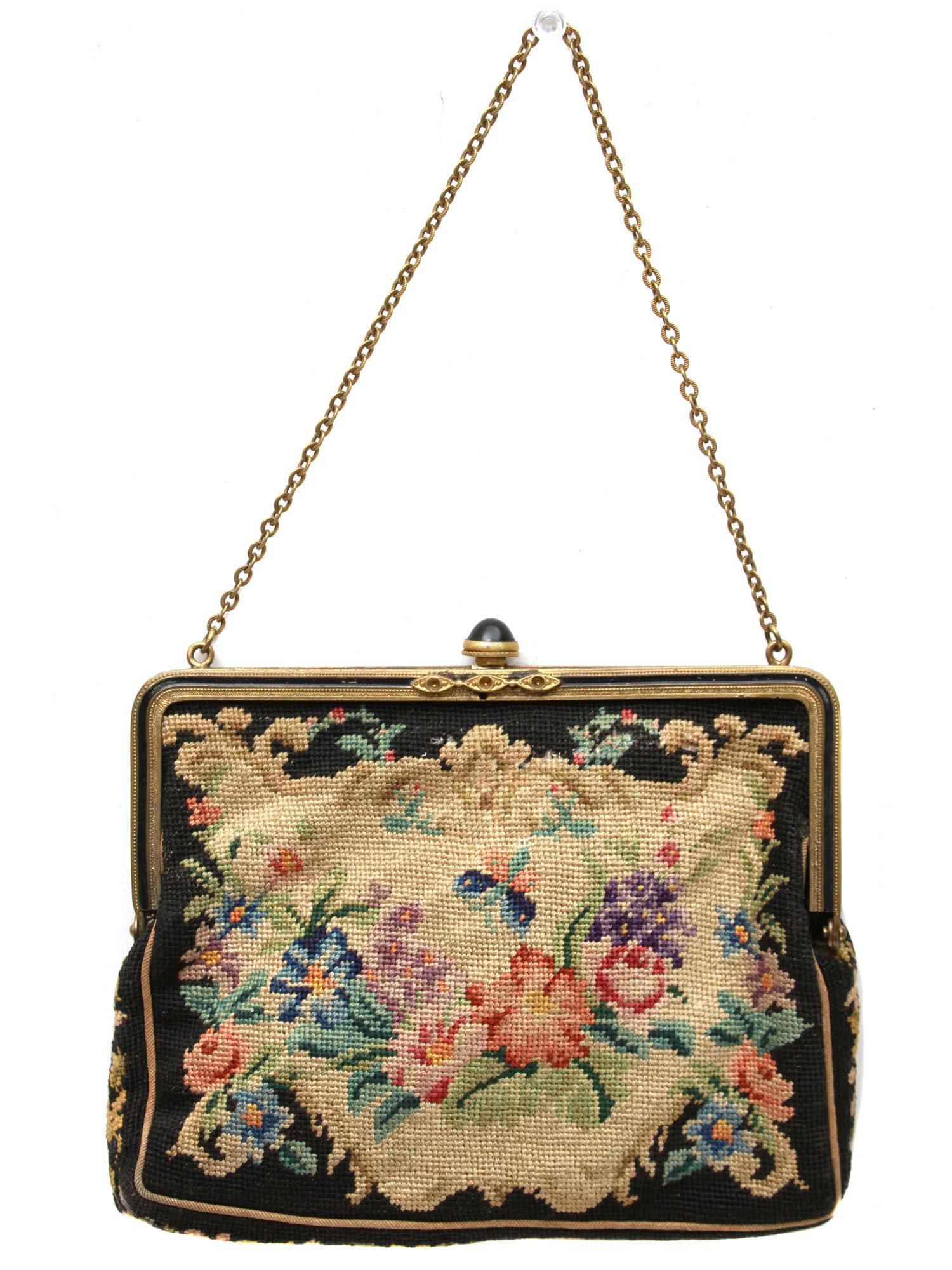 A VINTAGE FLORAL TAPESTRY LADIES PURSE (1 of 5)