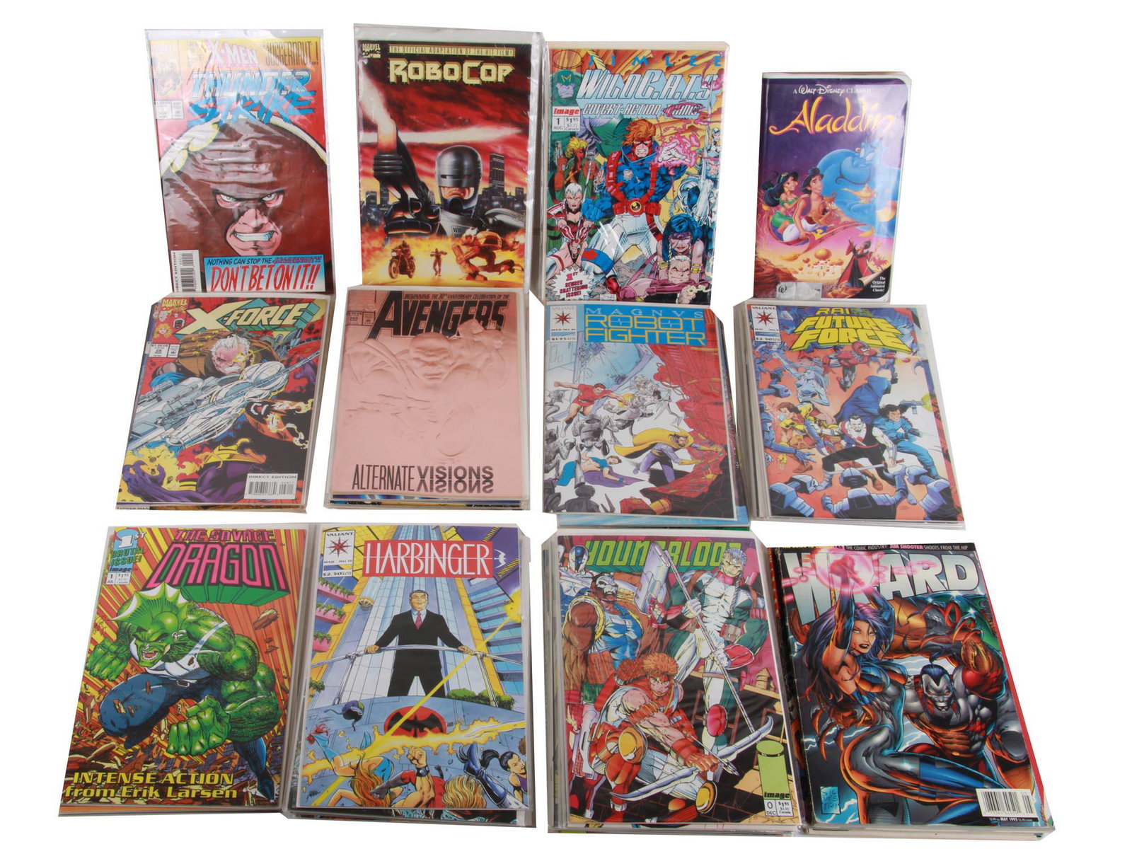 LARGE LOT OF VINTAGE COMIC BOOKS AND MAGAZINES (1 of 5)