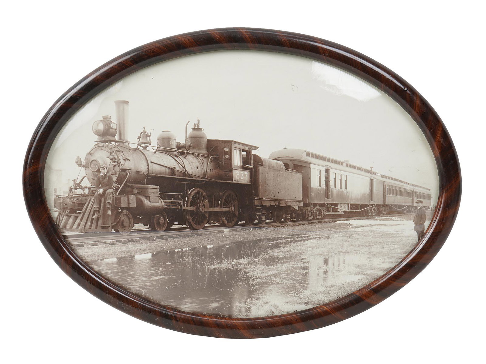 ANTIQUE VICTORIAN BUBBLE GLASS OVAL PICTURE FRAME (1 of 3)