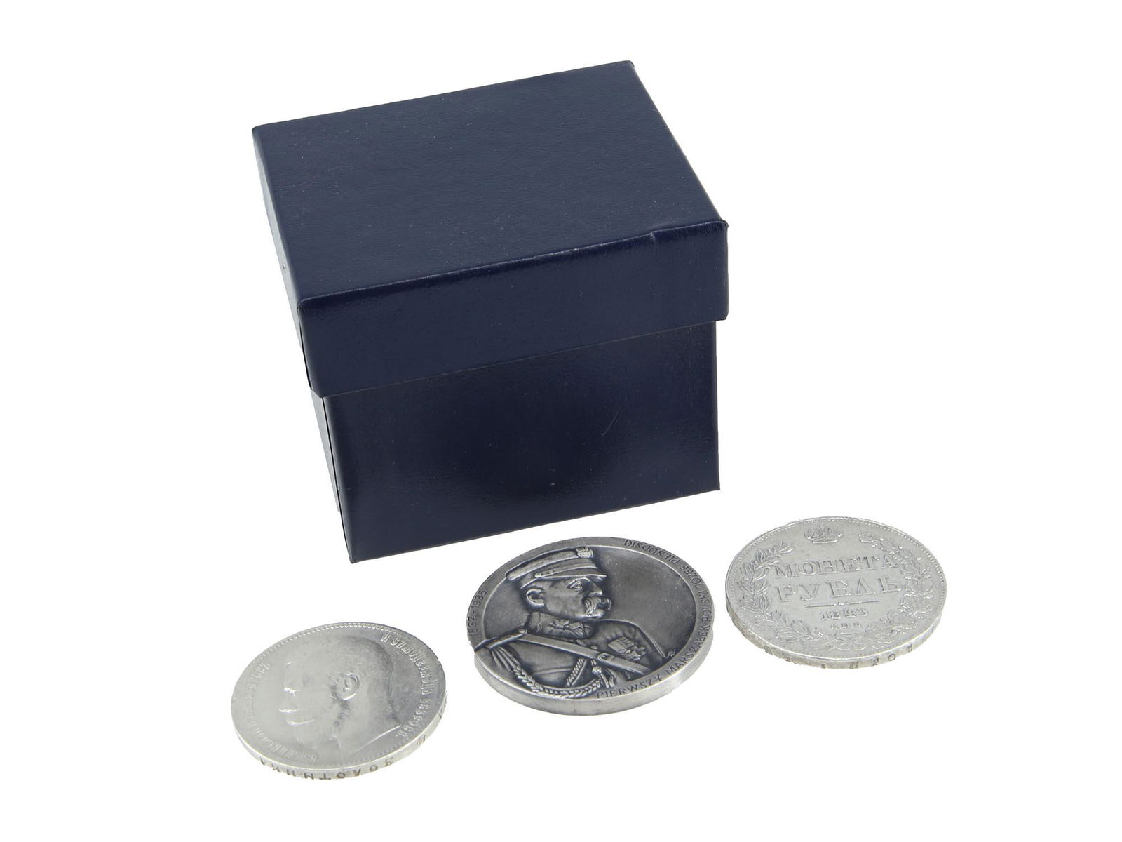 TWO ANTIQUE RUSSIAN COINS AND POLISH MEDAL (1 of 3)