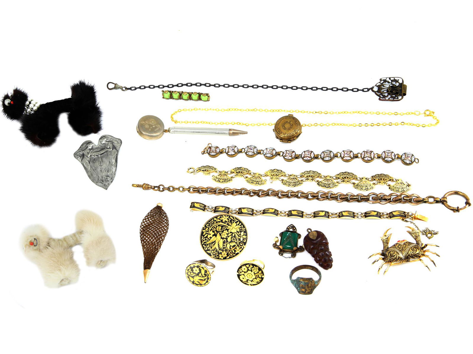 A COLLECTION OF VINTAGE HISTORICAL JEWELRY (1 of 9)