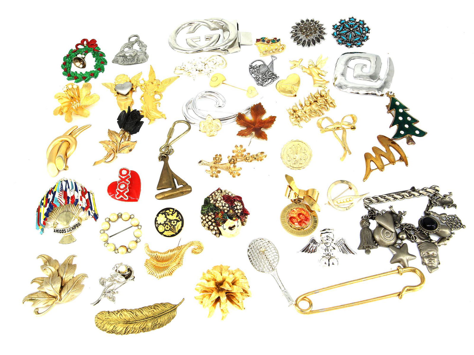 A LARGE COLLECTION OF COSTUME JEWELRY BROOCHES (1 of 4)