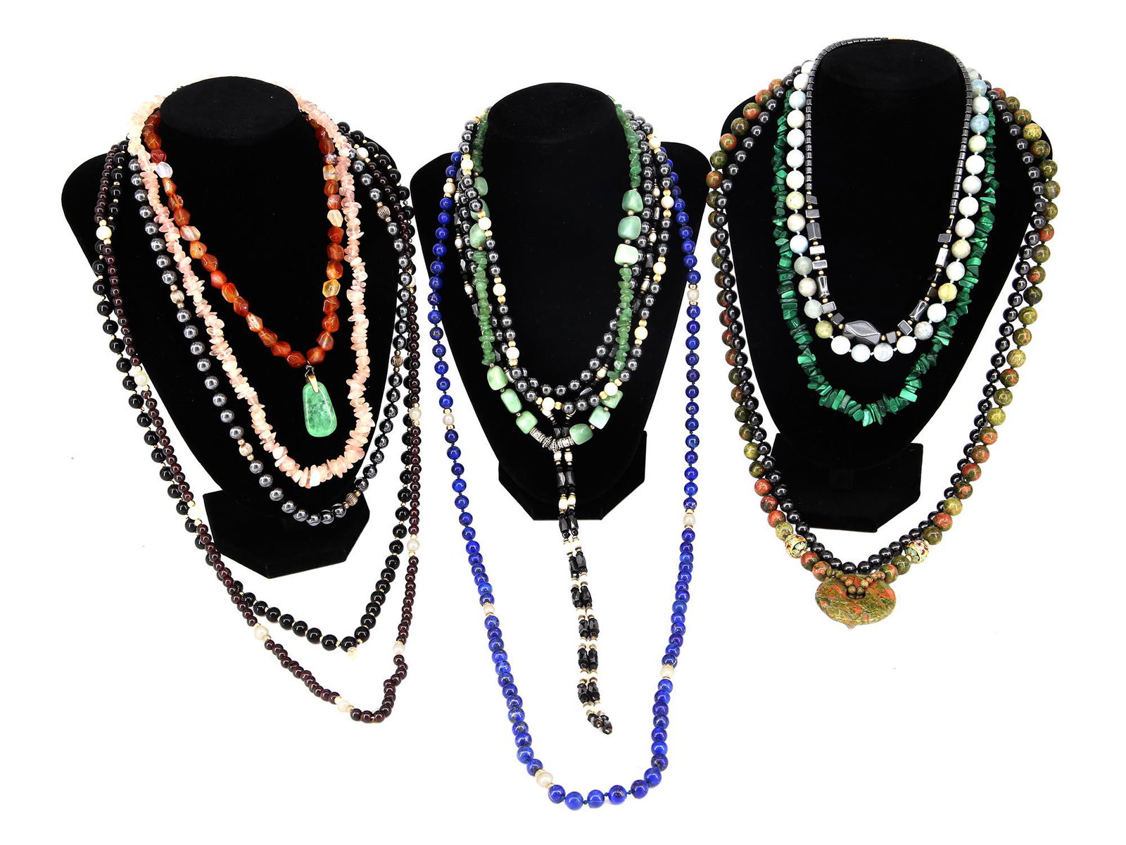A VINTAGE COLLECTION OF COSTUME JEWELRY NECKLACES (1 of 6)