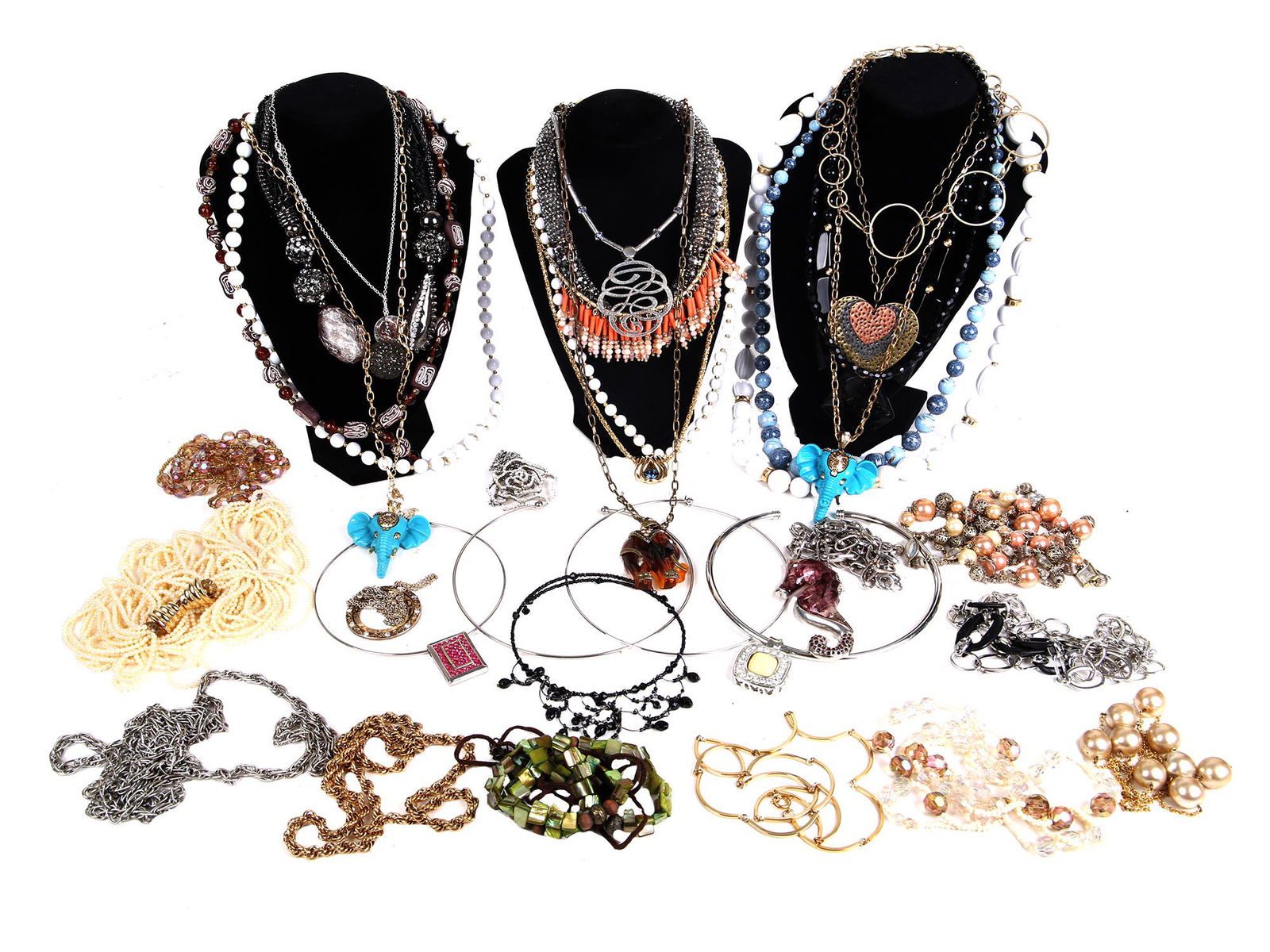 A LARGE COLLECTION OF COSTUME JEWELRY NECKLACES (1 of 6)