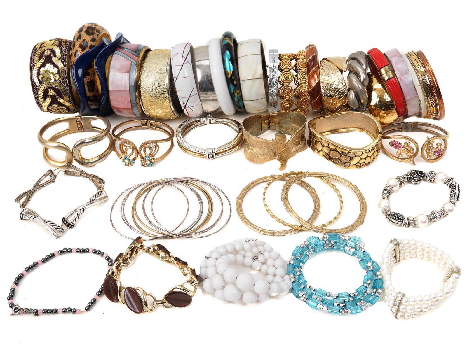A LARGE COLLECTION OF COSTUME JEWELRY BRACELETS (1 of 3)