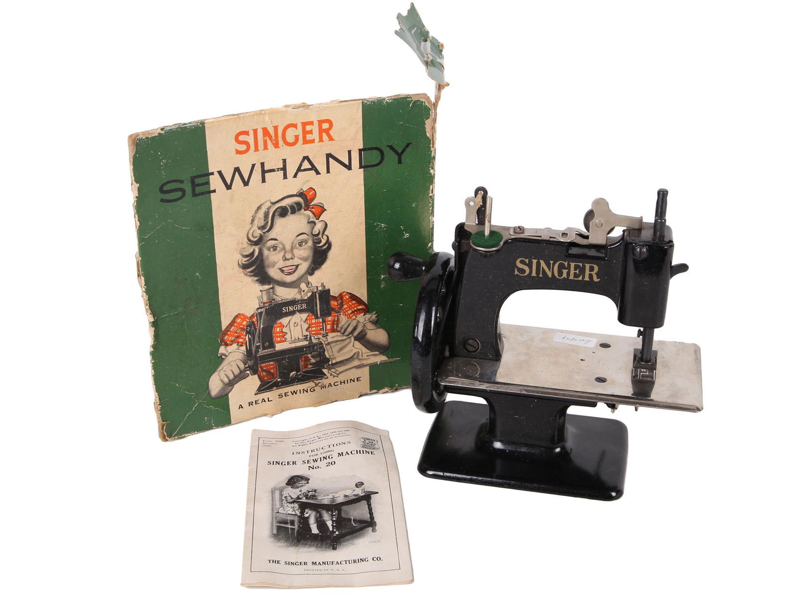 A VINTAGE MID CENTURY SINGER SEWHANDY MACHINE (1 of 6)