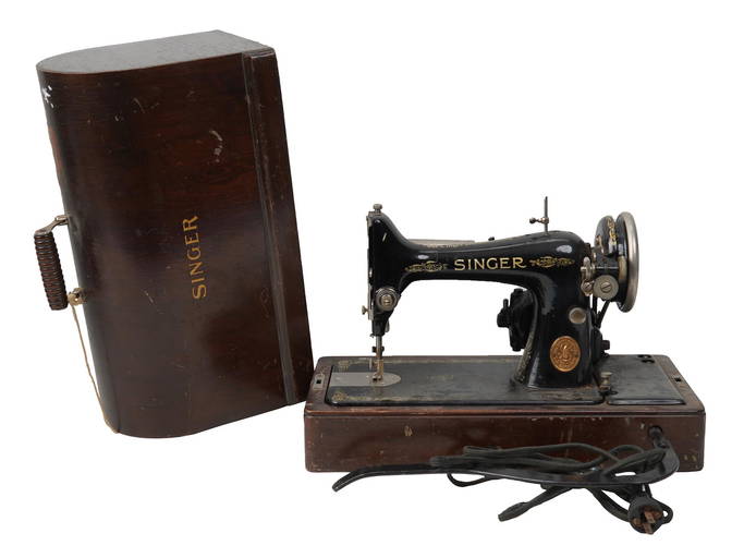 RARE ANTIQUE USA SINGER KNEE LEVER SEWING MACHINE (0329) on Feb 12