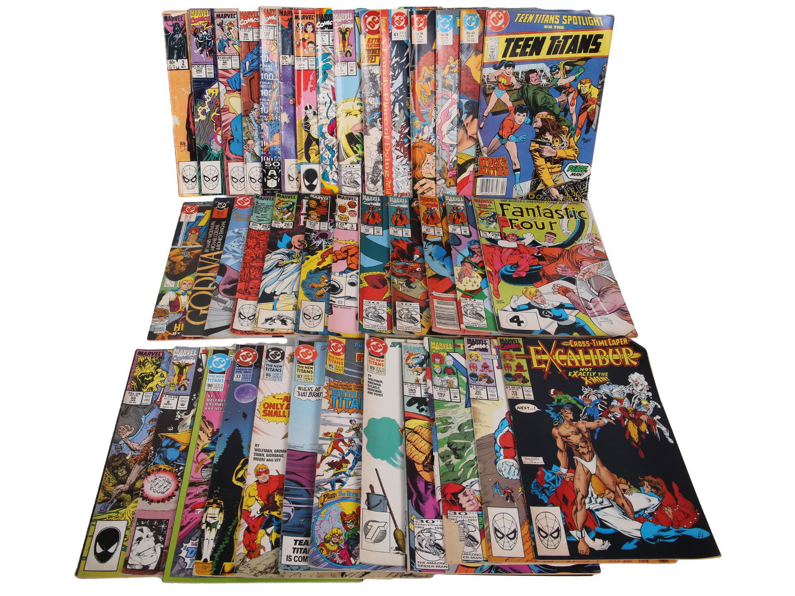 A LOT OF 40+ VINTAGE COMIC BOOKS MARVEL AND DC: A large collection of more than forty vintage collectible comic books by Marvel and DC Comics. Collectible Vintage Mixed Comic Books Lot. Dimensions: Average 10 1/4" x 6 3/4" in Approximate