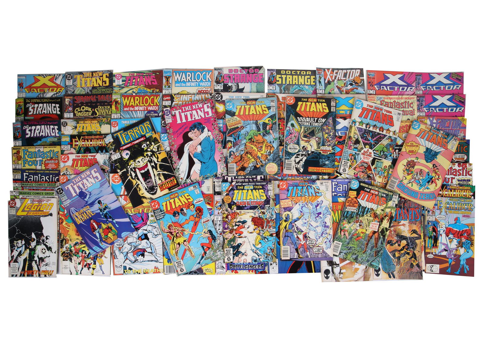 A LARGE LOT OF VINTAGE COMIC BOOKS AND MAGAZINES (1 of 6)