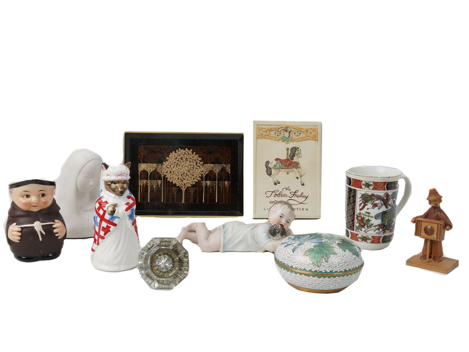 A COLLECTION OF VARIOUS HOME DECOR ITEMS (1 of 9)