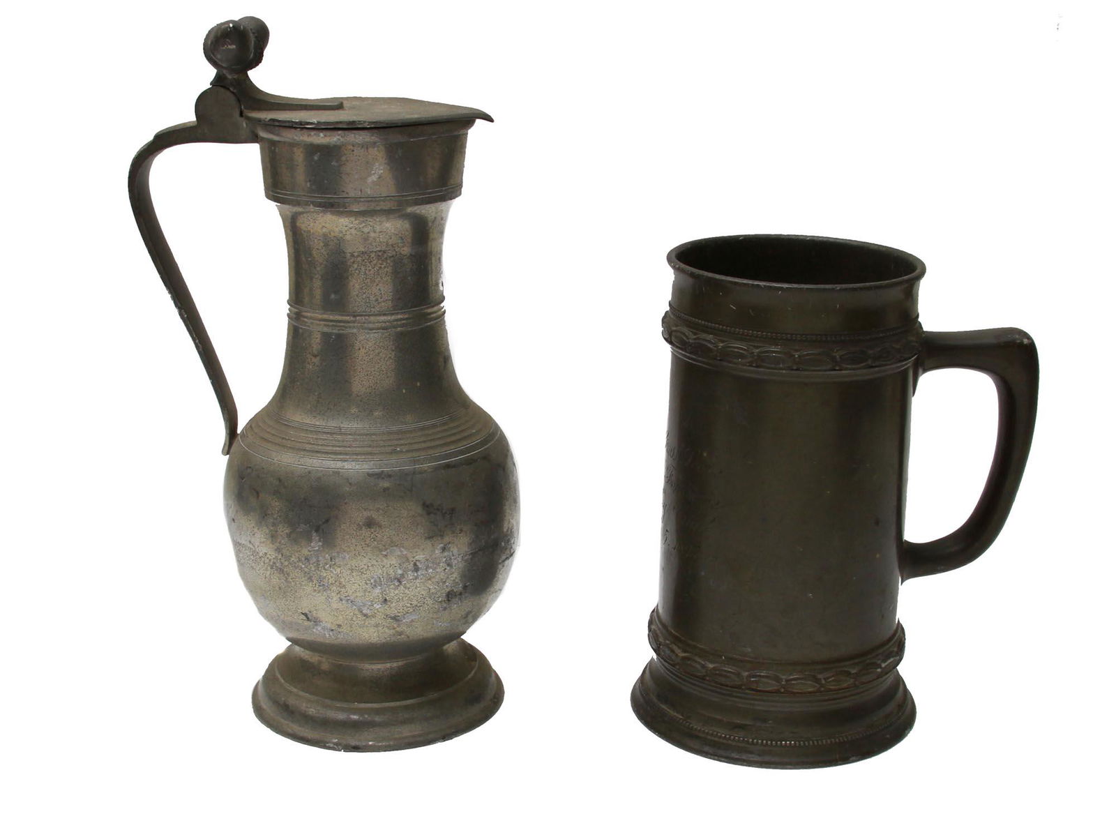 A VINTAGE PEWTER BEER MUG AND A LIDDED JUG (1 of 5)