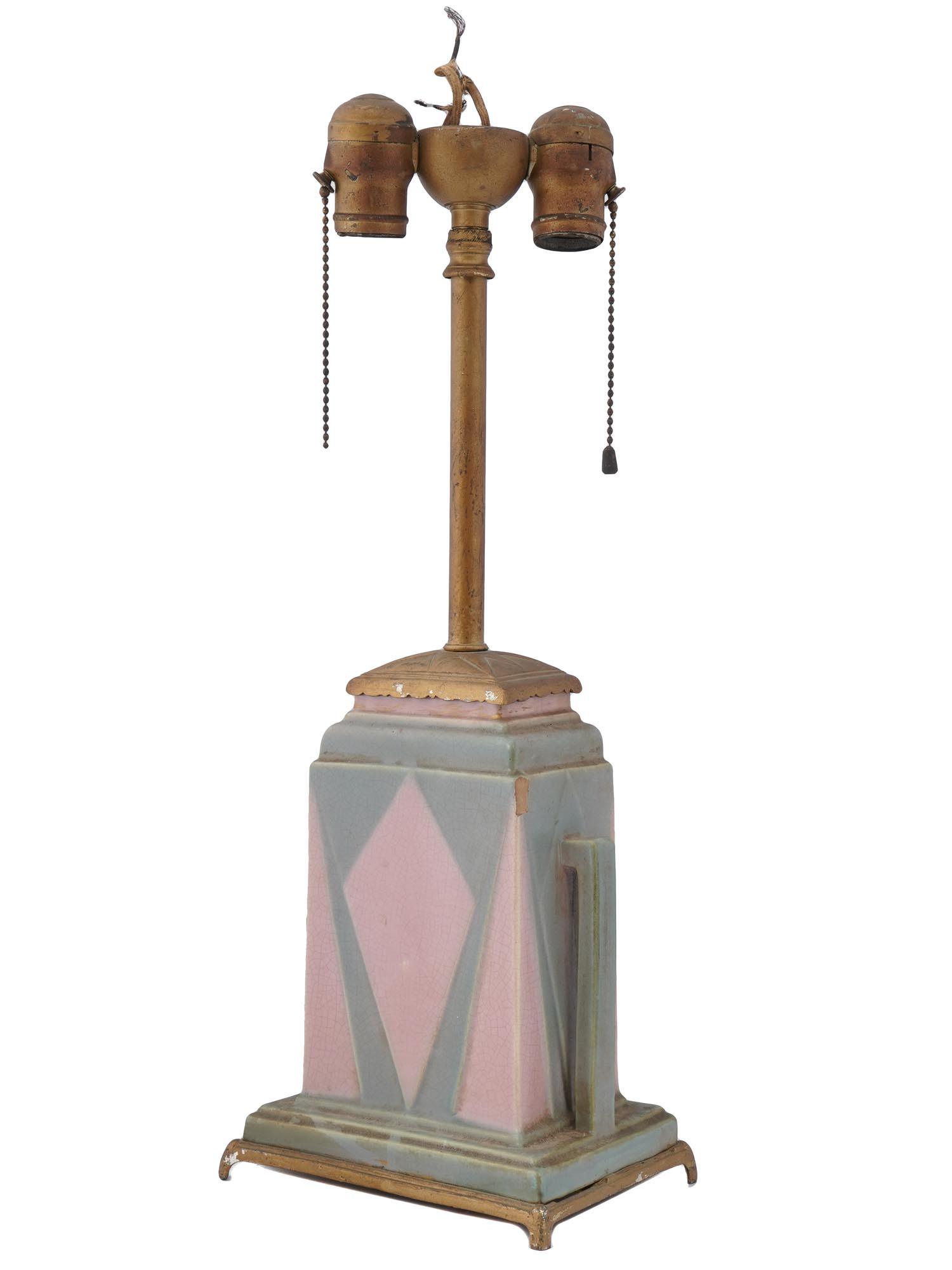 VINTAGE ART DECO PINK AND GRAY CERAMIC TABLE LAMP (1 of 4)