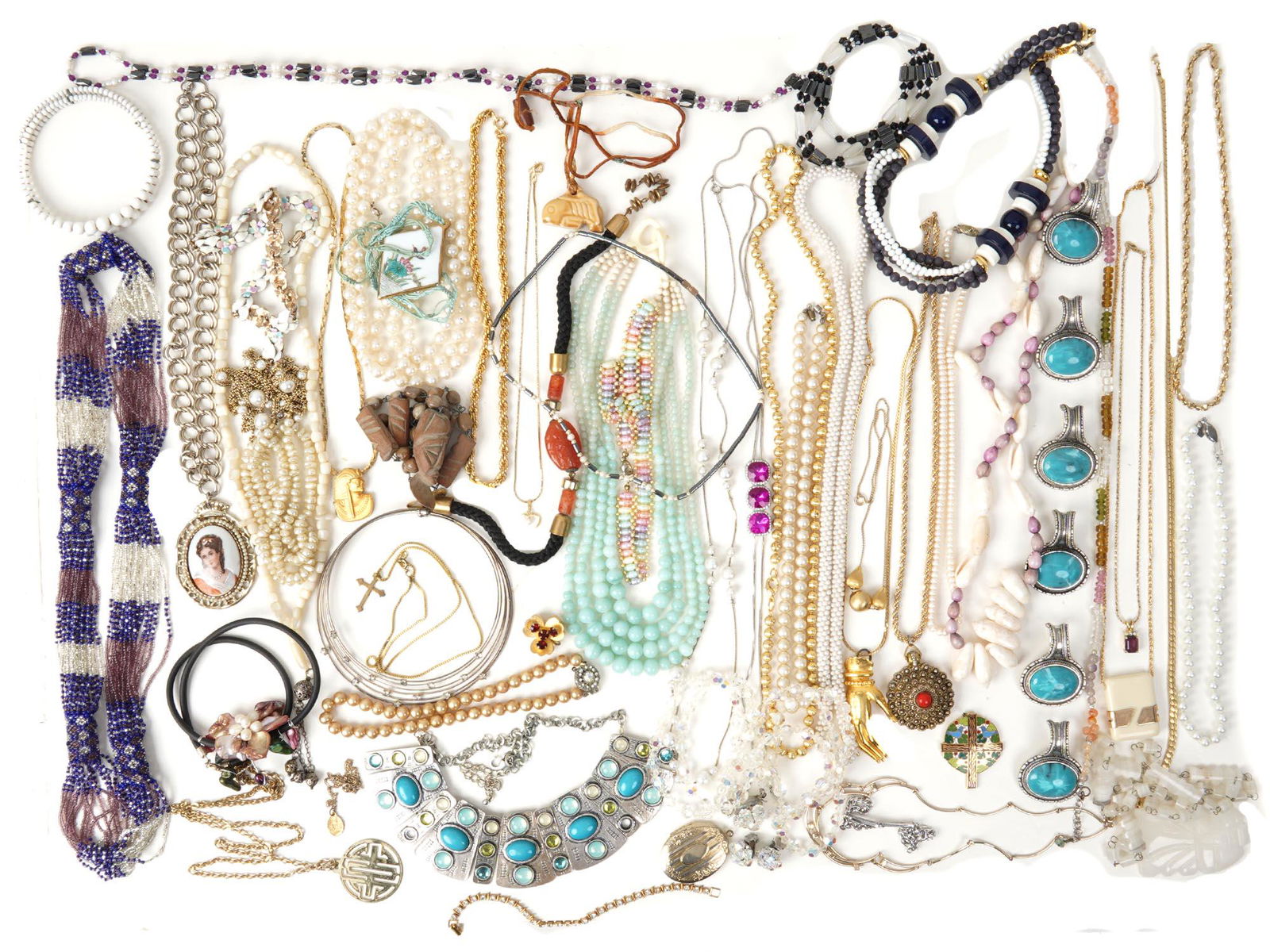 LARGE COLLECTION OF COSTUME JEWELRY NECKLACES (1 of 6)