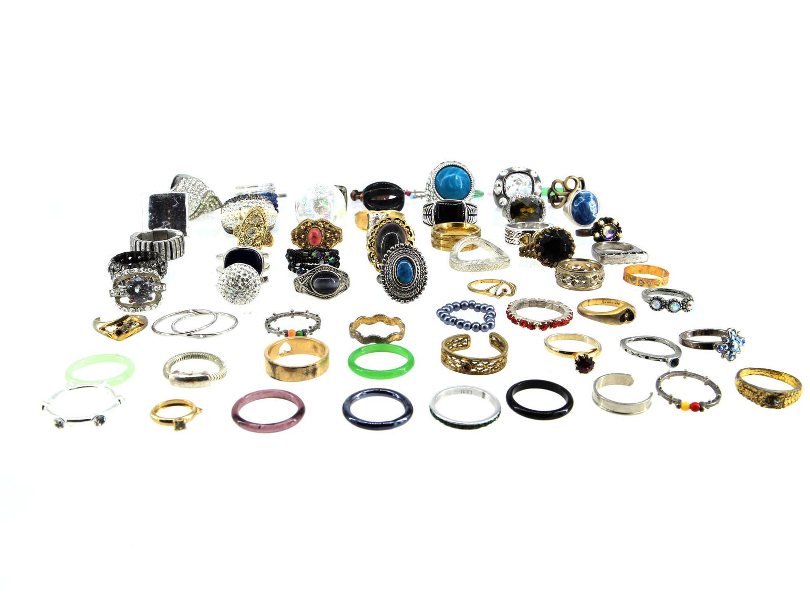 LARGE LOT OF VINTAGE RINGS WOMEN FASHION (1 of 5)