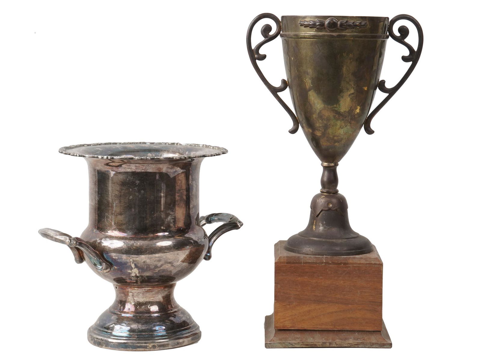 TWO VINTAGE MID CENTURY TROPHY CUPS ONE BY ONEIDA (1 of 3)