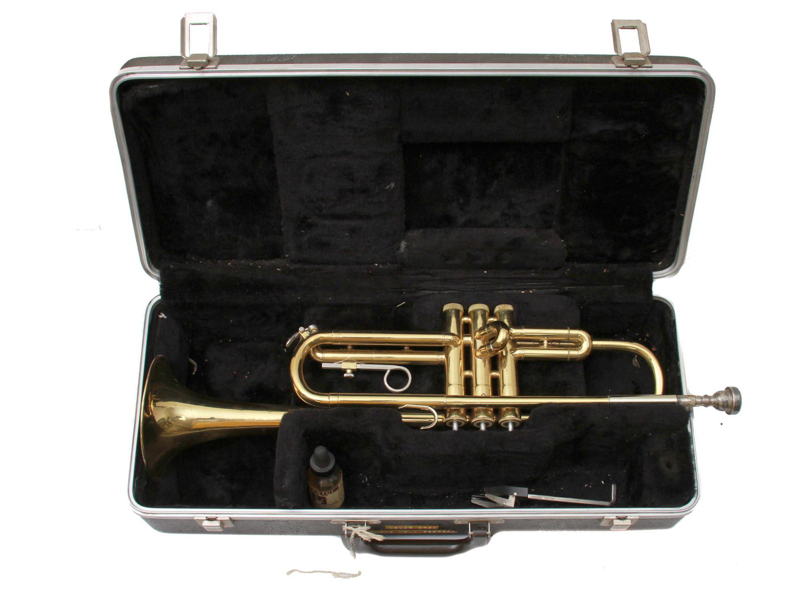 A VINTAGE BUNDY TRUMPET BY VINCENT BACH (1 of 6)