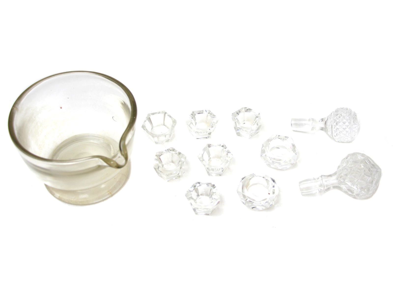 A LOT OF 11 VINTAGE ASSORTED GLASS ITEMS (1 of 10)