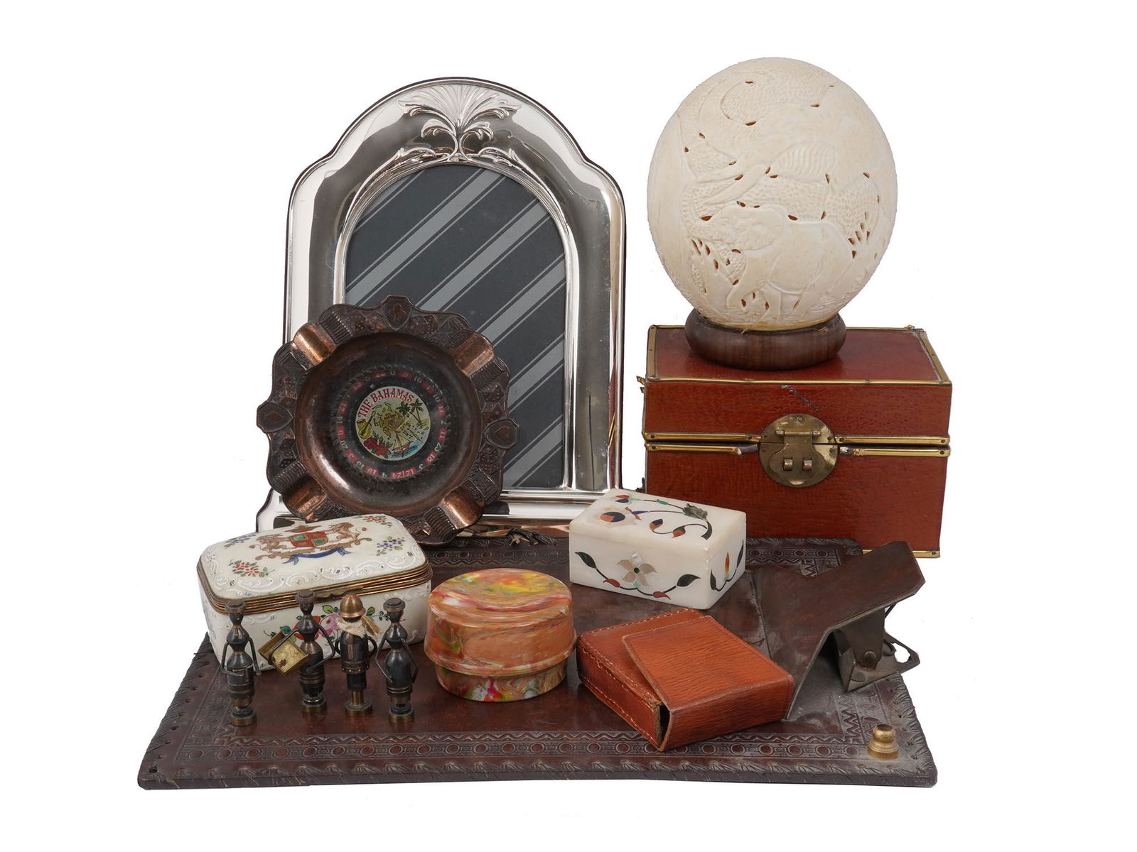 COLLECTION OF VINTAGE DESK DECOR AND ACCESSORIES (1 of 8)