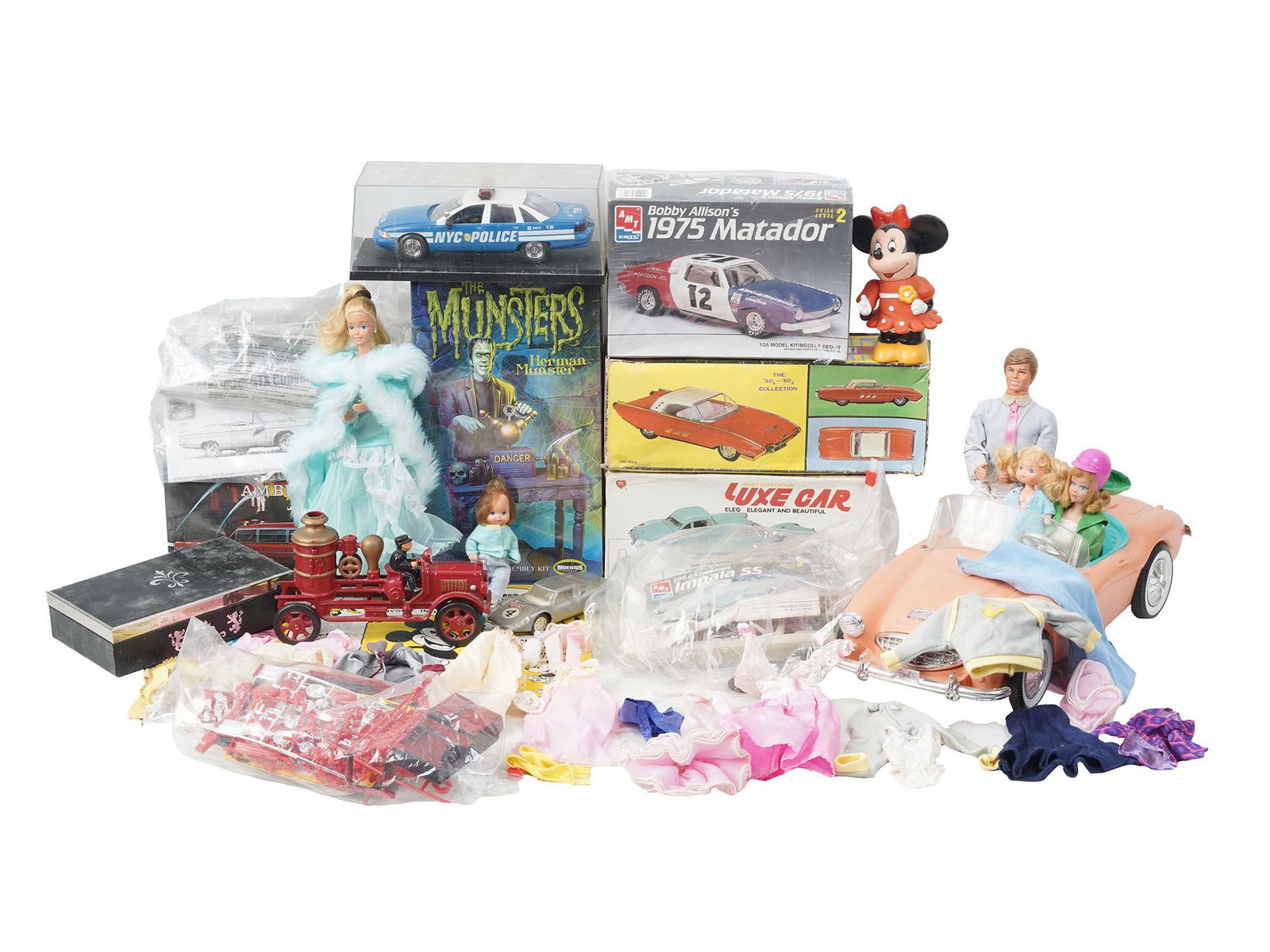 VINTAGE CAR TOYS AND HARD PLASTIC DOLLS (1 of 9)