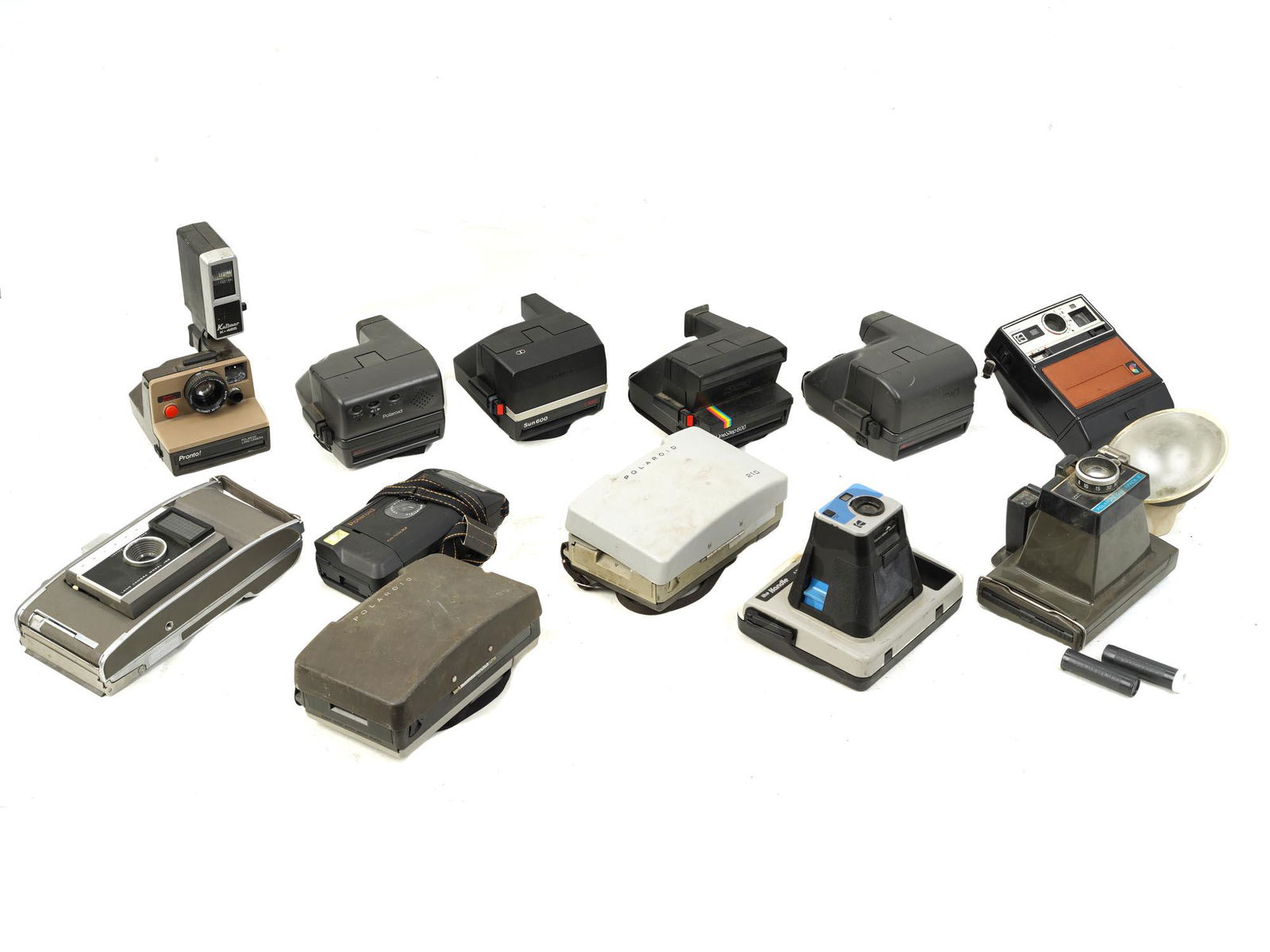 LARGE LOT OF VINTAGE POLAROID INSTANT CAMERAS (1 of 9)