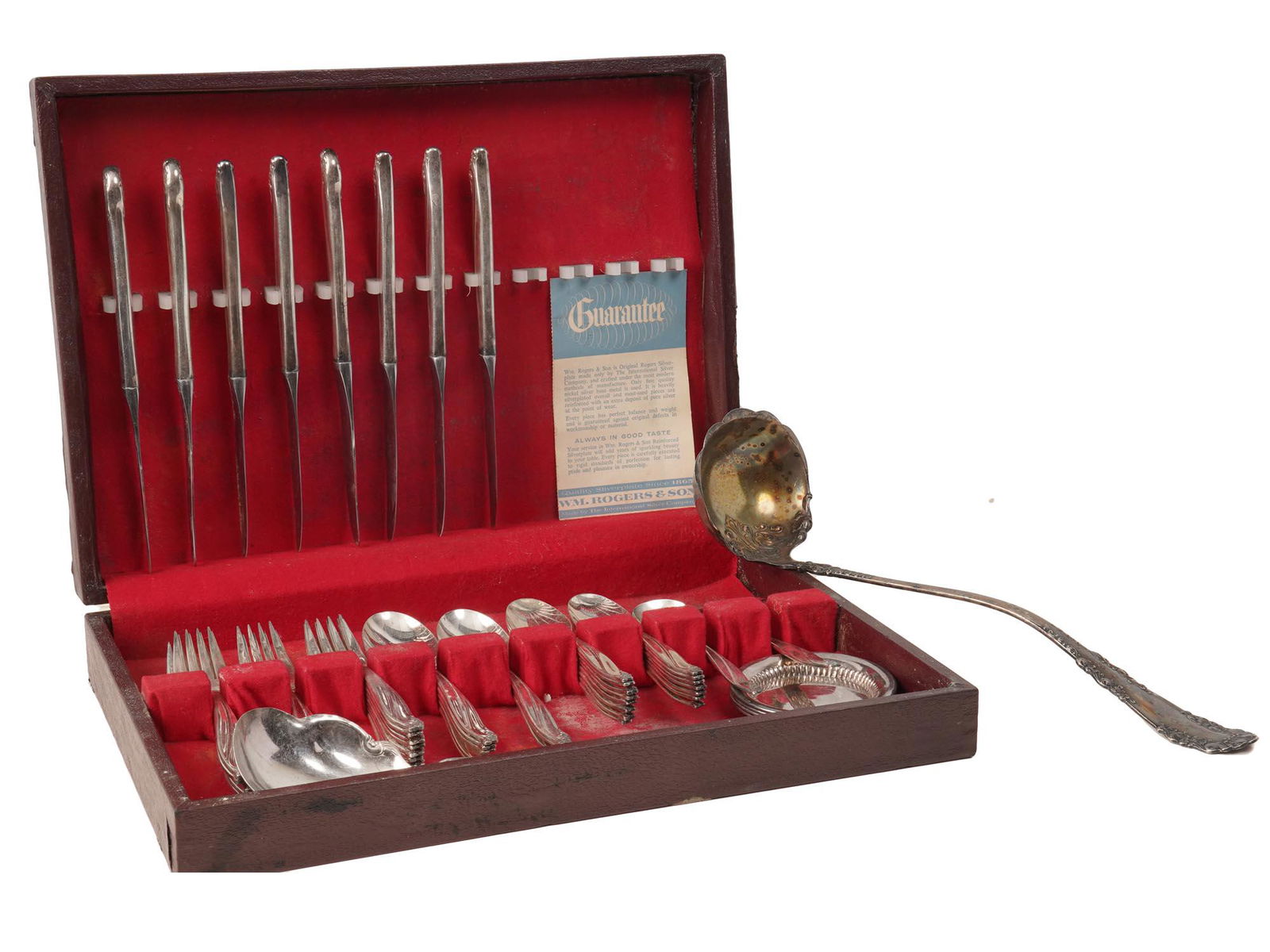 VINTAGE W.M. ROGERS AND SON SILVERPLATE SET (1 of 11)