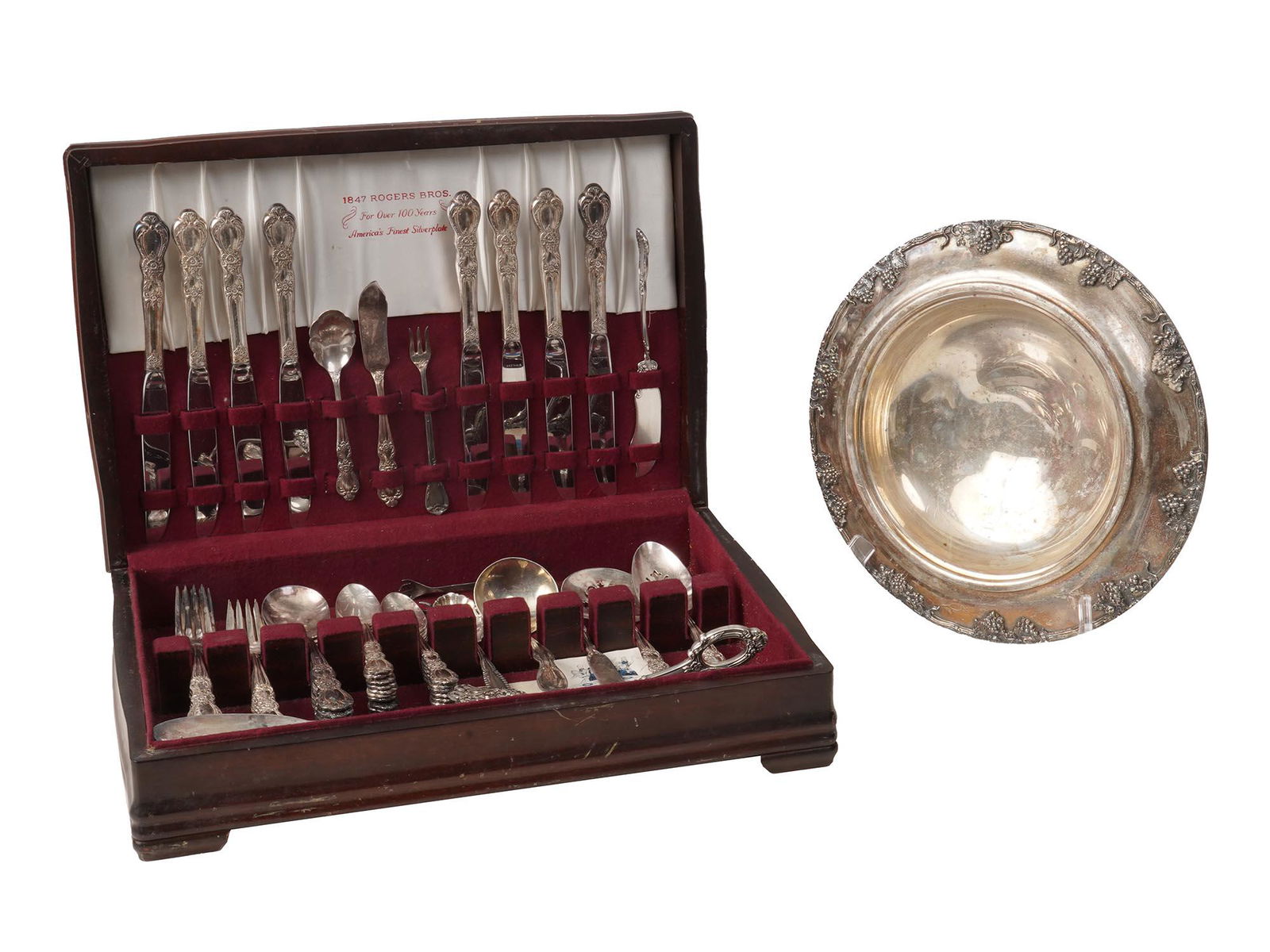 VINTAGE ROGERS BROS. HERITAGE SILVERPLATE SET (1 of 12)