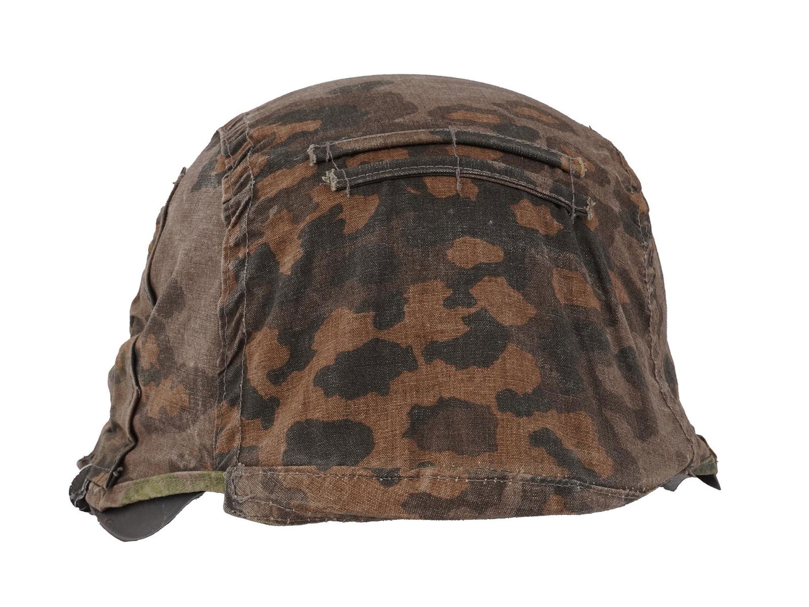 AN ORIGINAL WWII GERMAN HELMET WITH CAMOUFLAGE (1 of 5)