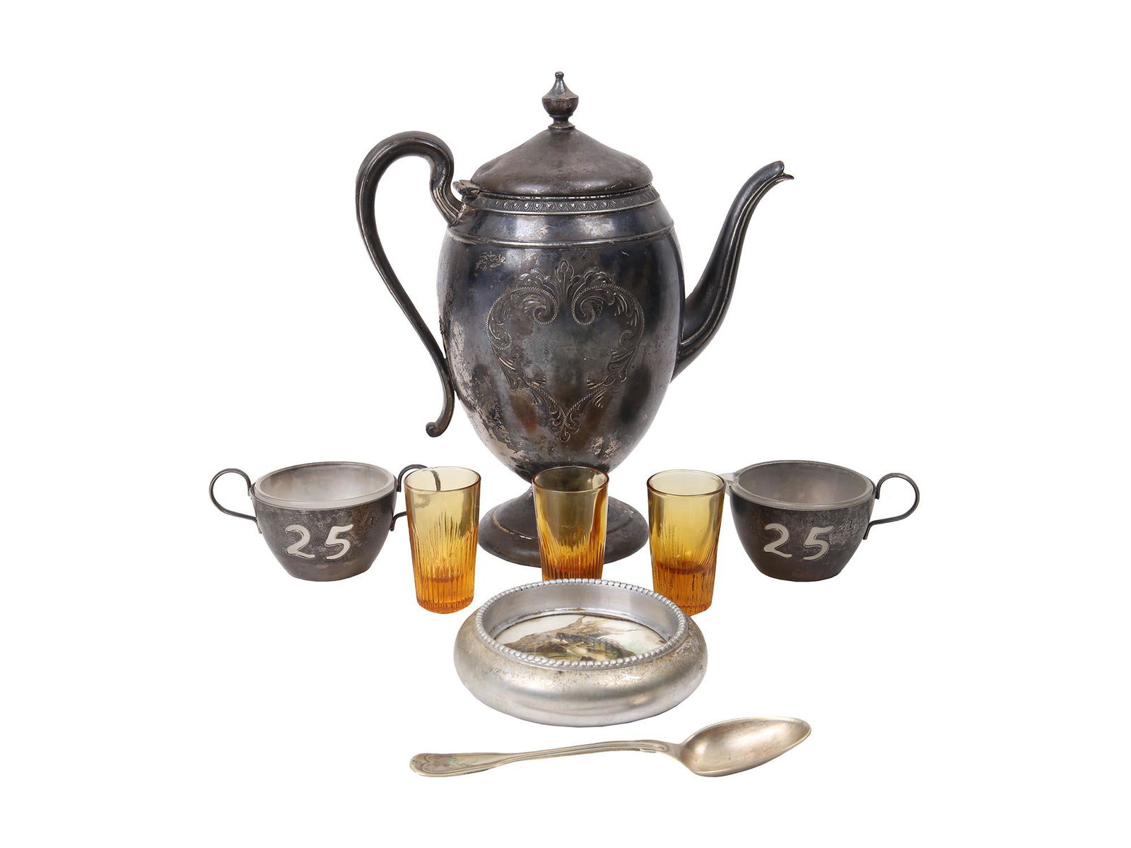 COLLECTION OF 8 VINTAGE DRINKWARE ITEMS (1 of 10)