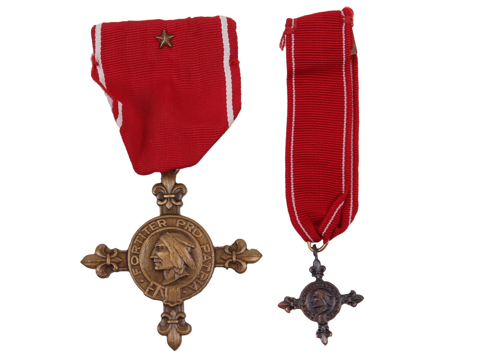 ANTIQUE AMERICAN MILITARY MEDALS COLONIAL WAR: A set of two identical cross medals of different sizes with red award ribbons. Fortiter Pro Patria, a profile of a Native American. Presented by the General Society of Colonial Wars to its members who