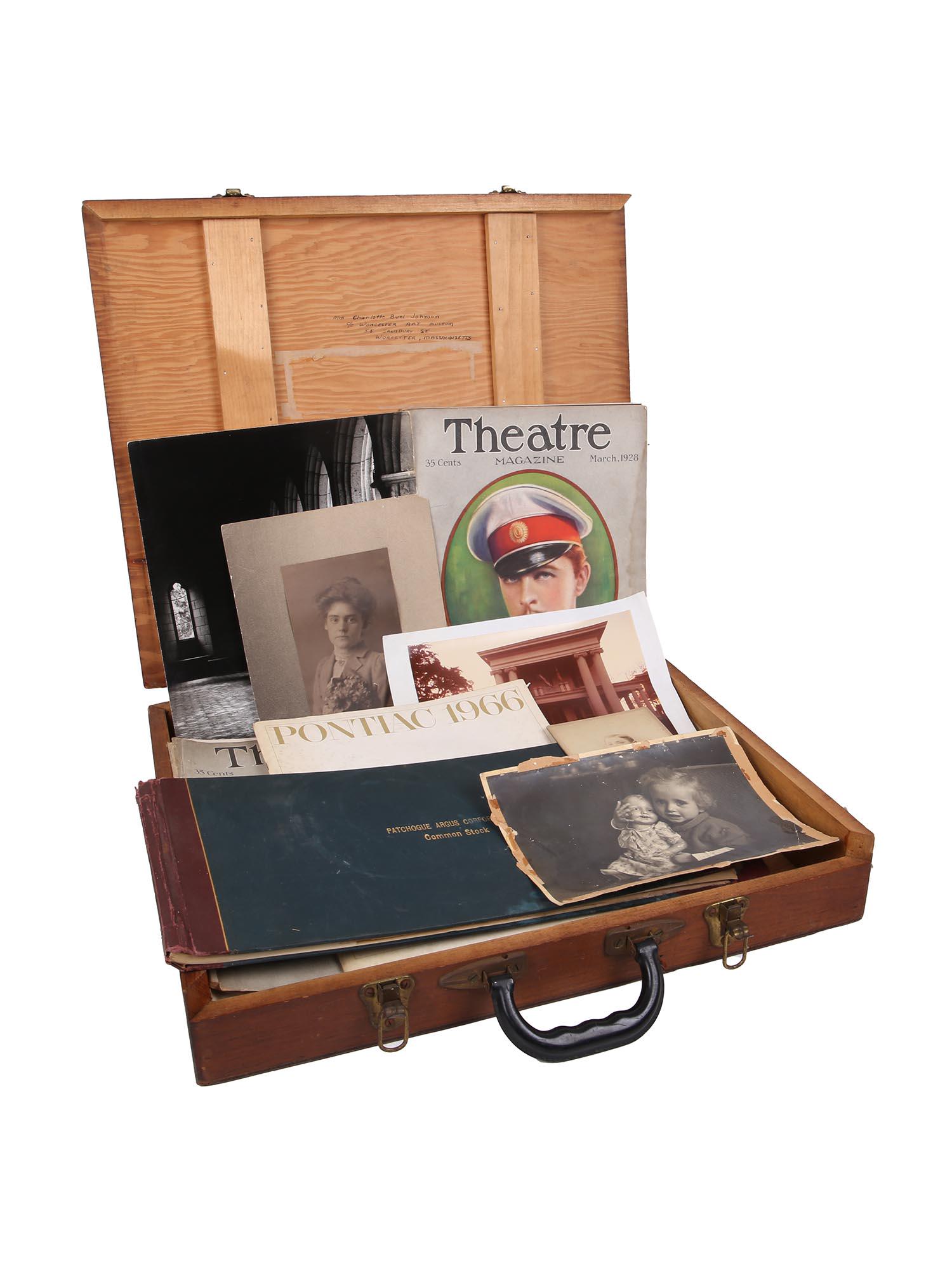 US MID CENTURY CELEBRITY MAGAZINES AND POSTCARDS (1 of 10)