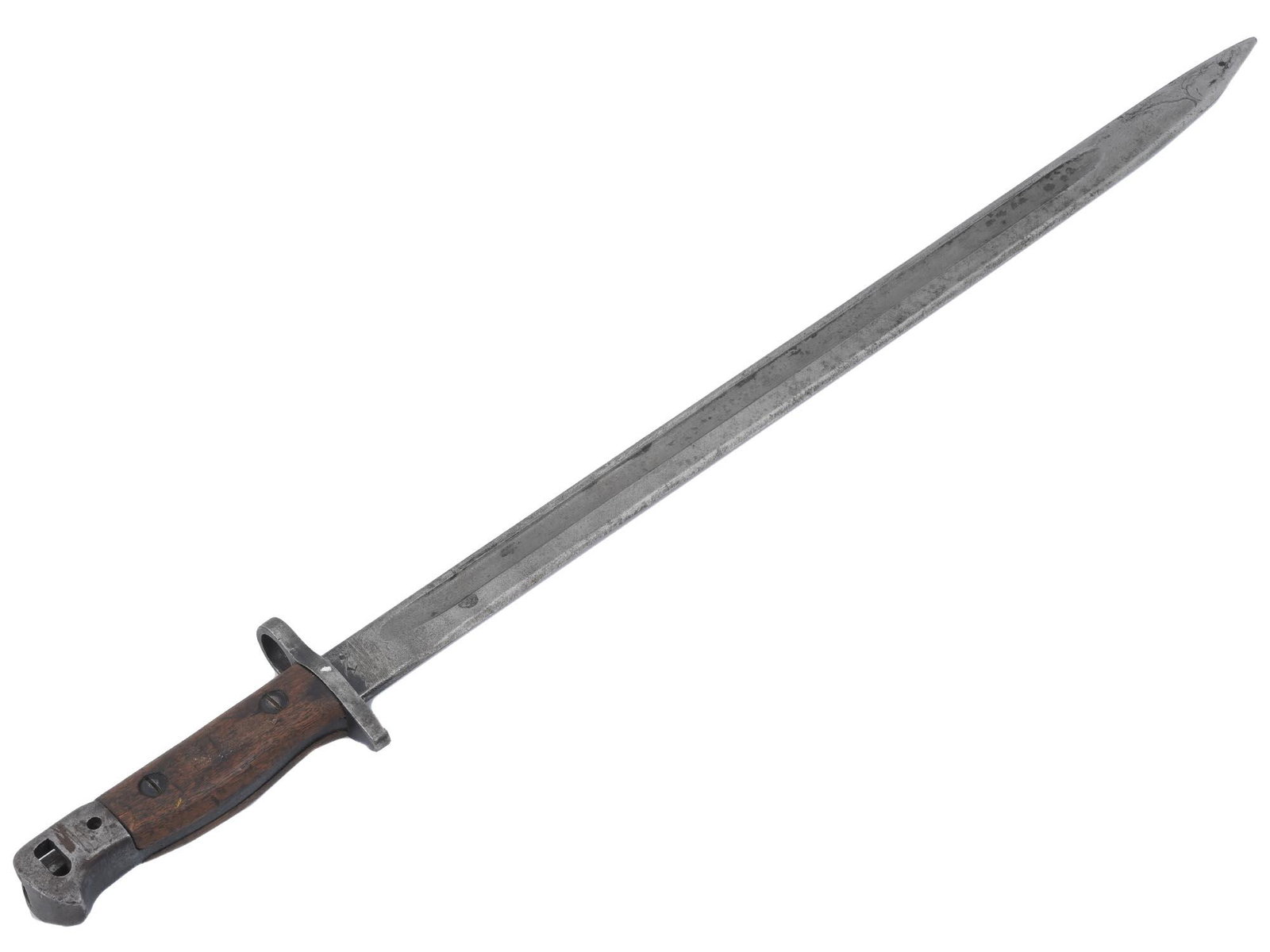 AN ANTIQUE WWI BRITISH PATTERN 1907 BAYONET: An original WWI British pattern 1907 bayonet. the bayonet with wooden grips and a straight guard. Marked with engravings and British War Department marks, on the ricasso on both sides. Circa: the firs