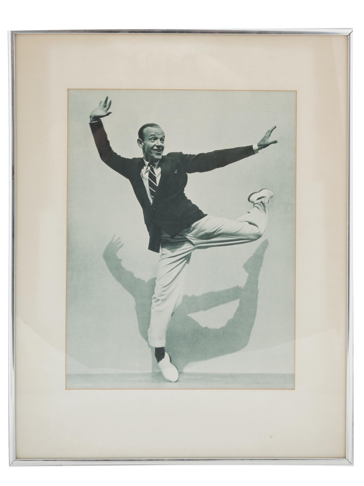 FRAMED PHOTO OF FRED ASTAIR BY MARTIN MUNKACSI (1 of 3)