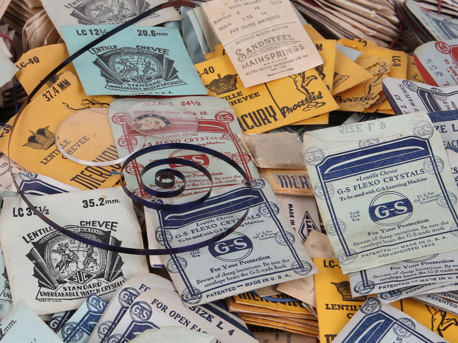 VINTAGE UNBREAKABLE ROUND WATCH CRYSTALS SPRINGS (1 of 11)