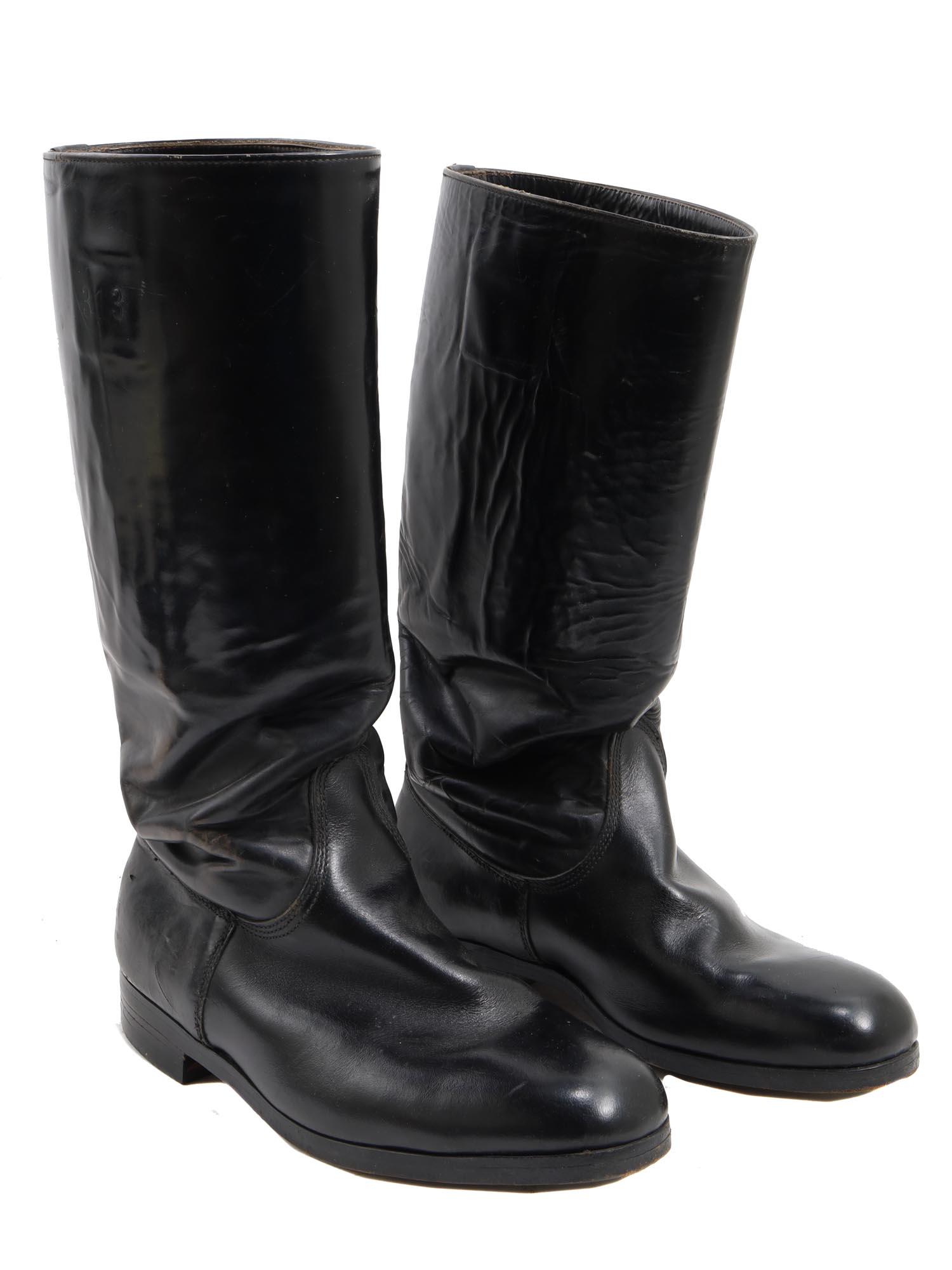 A PAIR OF GERMAN LEATHER BOOTS, SIZE 40 (1 of 7)