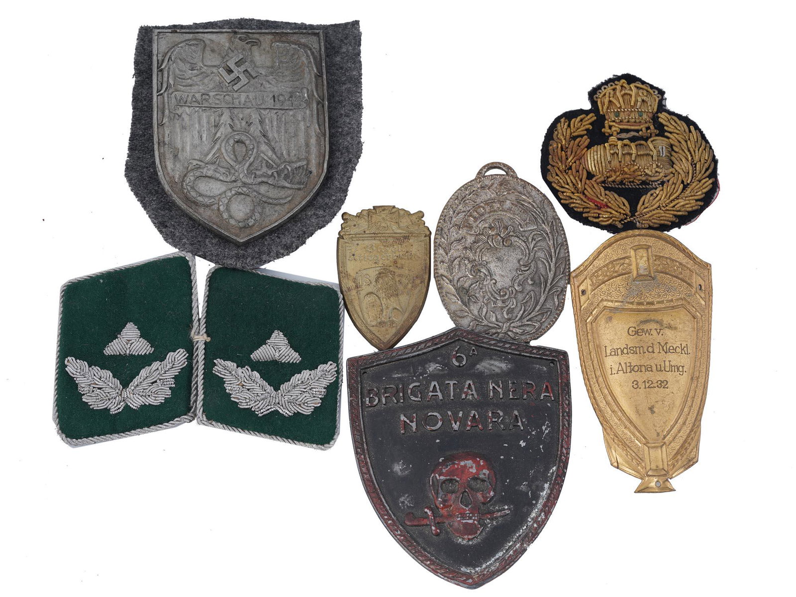 COLLECTION OF MILITARY MEDALS AND INSIGNIAS: The lot includes a pair of WW2 German Luftwaffe beamte 2nd lieutenant collar tab insignia, a German Nazi Warschau 1944 battle schield metal insignia, a WWI period 1874 Bayer Kriegerbund medal, a WWII 
