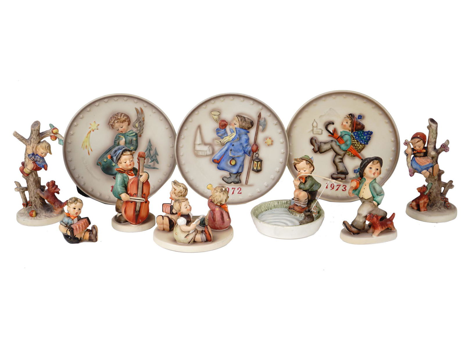PORCELAIN GOEBEL HUMMEL FIGURINES AND WALL PLATES (1 of 9)