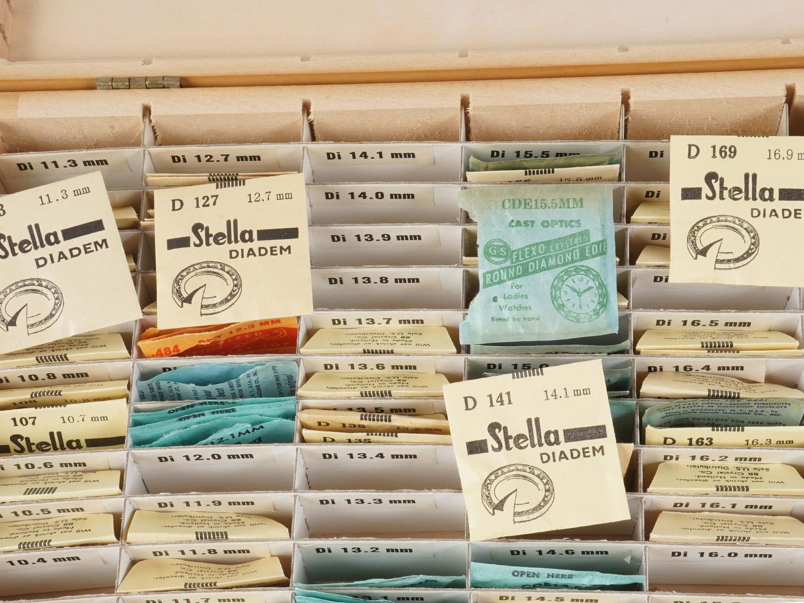 VINTAGE STELLA ROUND UNBREAKABLE CRYSTAL SET (1 of 6)