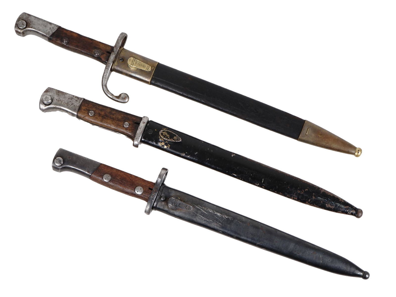 A LOT OF THREE WWII  BAYONETS. (1 of 9)