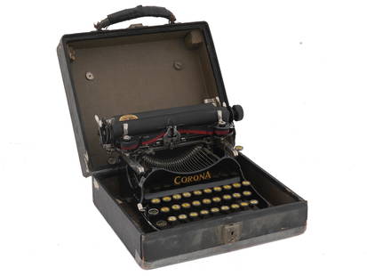 ANTIQUE AMERICAN CORONA PORTABLE TYPE WRITER IOB: A vintage American Corona portable typewriter. This Corona typewriter was manufactured by the Corona Typewriter Company, Inc. of Groton, New York. Circa: 1923 to 1925. The typewriter is a front striki