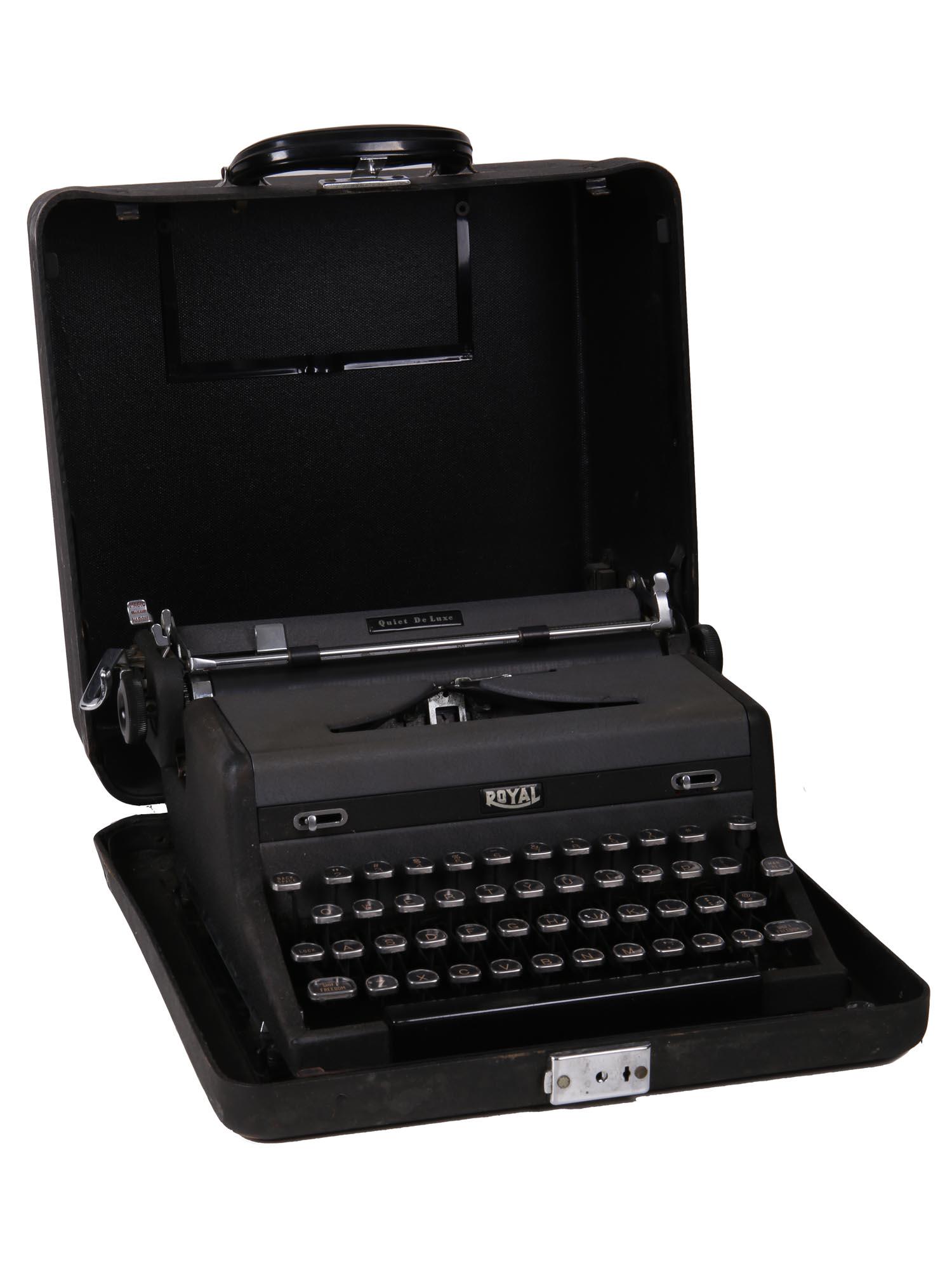 ROYAL QUIET DELUXE PORTABLE TYPE WRITER IOB (1 of 8)