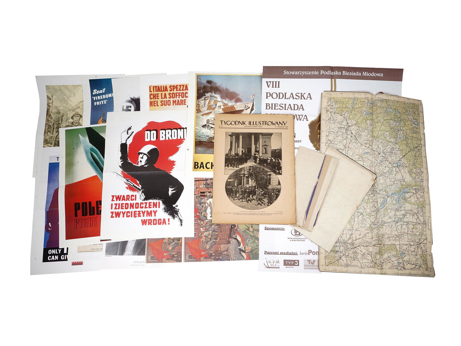 MID CENTURY POLISH PUBLICATIONS AND WW2 POSTERS (1 of 11)