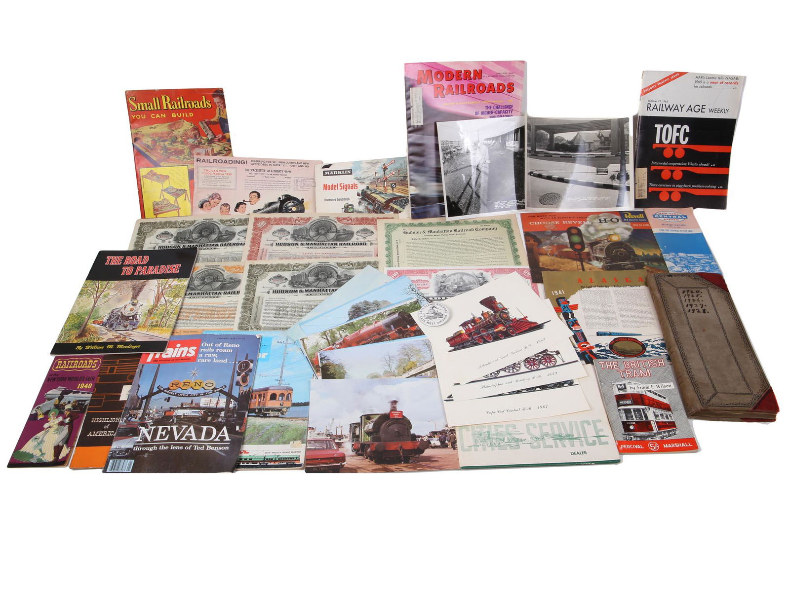 GROUP OF AMERICAN RAILROAD BOOKS STOCKS POSTCARDS (1 of 6)